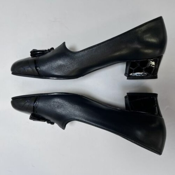 Vintage California Magdesians Women Navy Leather Tassel Shoes 6.5W USA Made - Picture 8 of 15